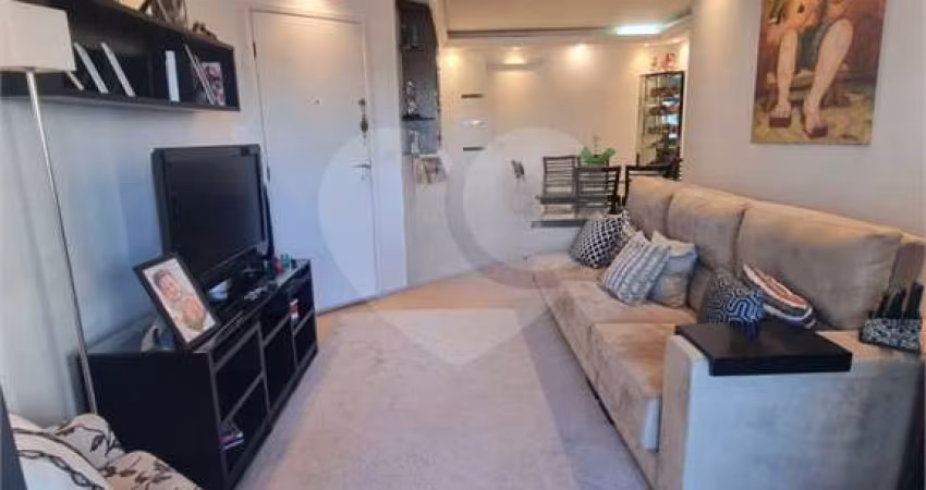 Apartamento à venda de 105 m² na Chácara Klabin com 3 quartos sendo 1 suíte, 2 vagas e depósito.
