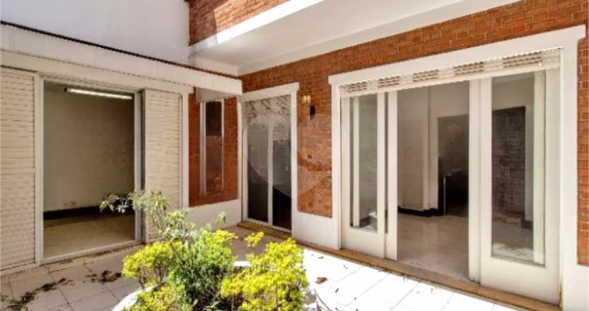 Casa Residencial/Comercial 300 m² , 4 dormitorios, 1 suite master, 2 vagas no Ibirapuera