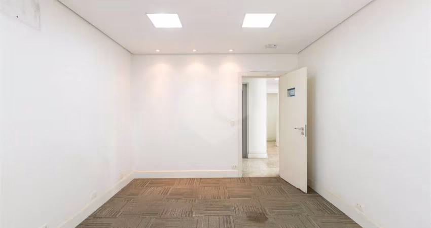 Casa Comercial Venda na Av Brasil - 764m² com 18 Salas e 12 Vagas - Jardim América