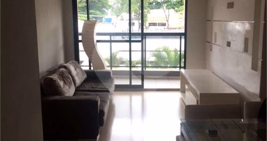 Apto 3 dorm com 3 vagas, salas e varanda.