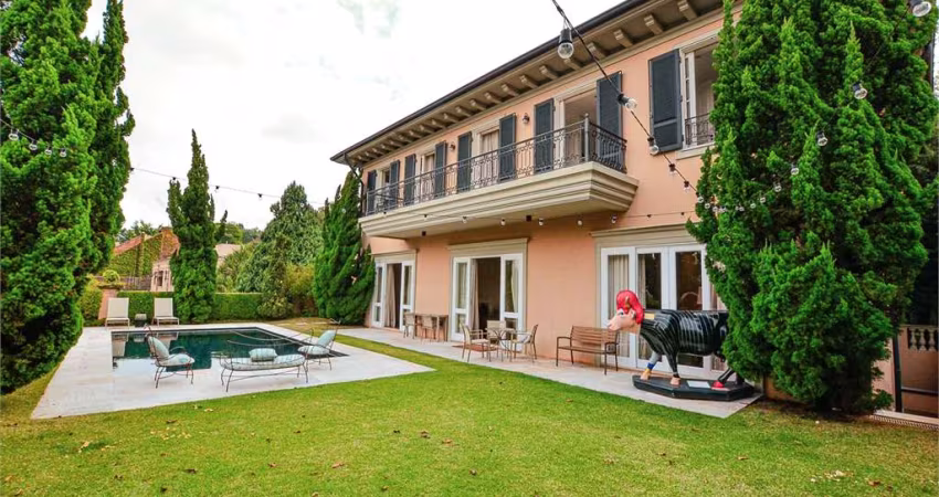 Finíssima residência de luxo e de muito bom gosto! Estilo Vila Toscana com linda vista panorâmica!