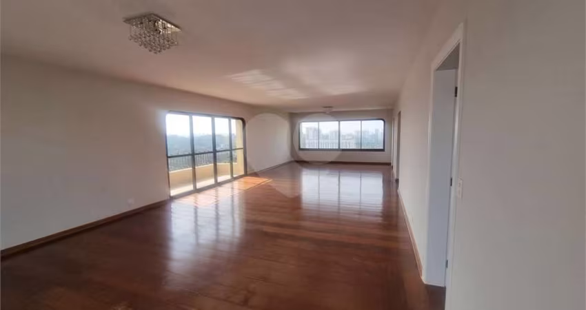 Cobertura reformada com 6 suítes no Alto da Boa Vista