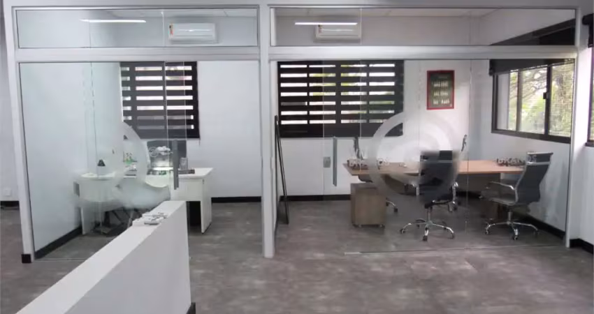 Imóvel com 3 níveis, 14 sls, 11 wcs, 4 vgs e salão  junto a praça frente hipica zona szu2