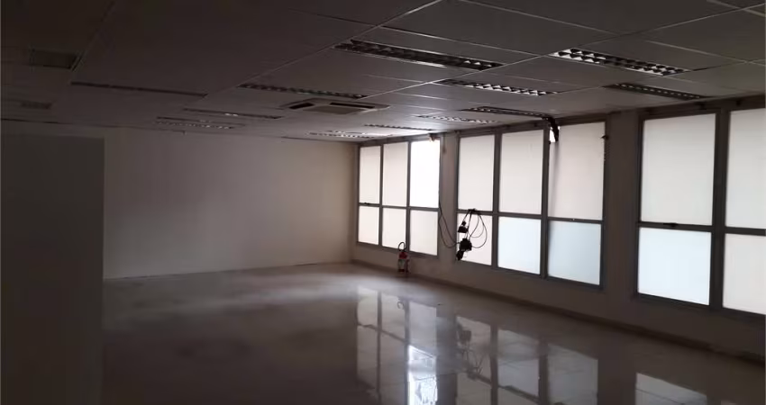 Salas comerciais, em excelente condomínio, com laje de 704 m²