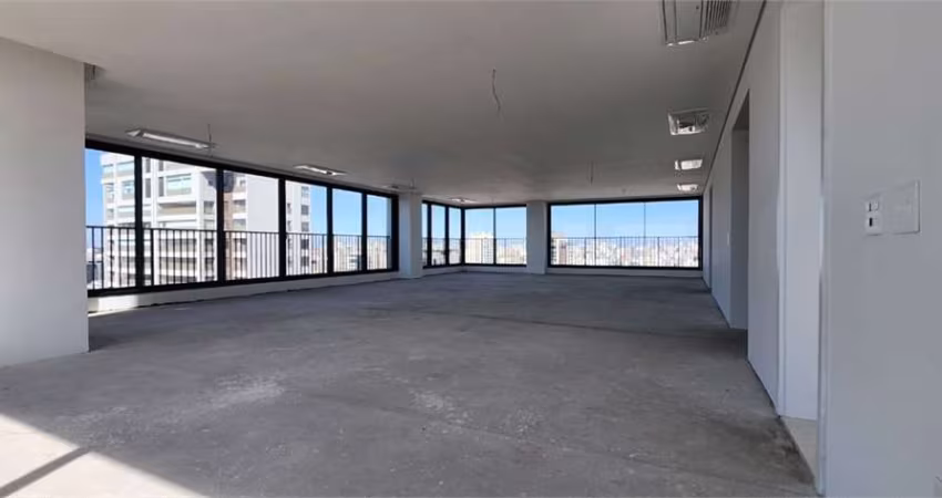 Apartamento em Moema com 4 suítes alto padrão