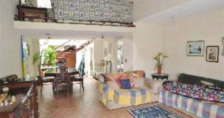 Sobrado à venda no Planalto Paulista c/300 m2 - 4 Quarto/1 Suíte/3 Vagas na garagem - Metrô S.Judas