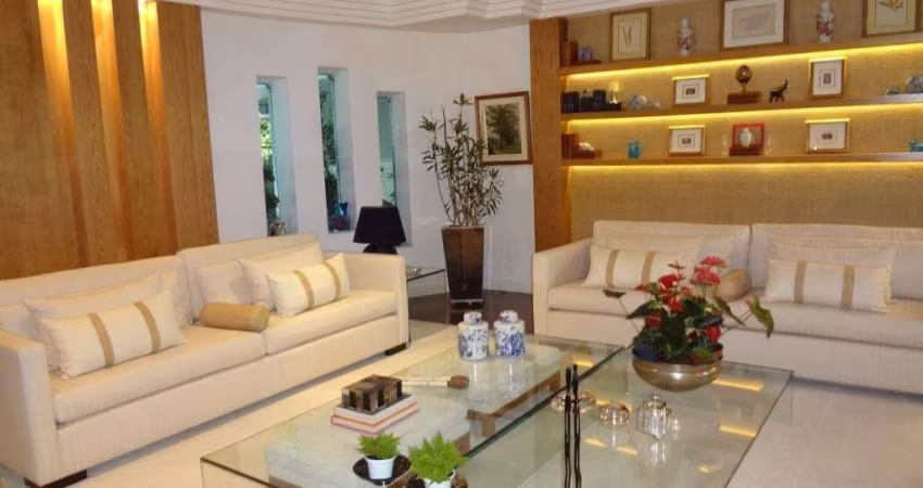 Casa com 469m²   04 Dormitórios 03 Suítes 04 Vagas Aclimação próxima ao Parque - Venda