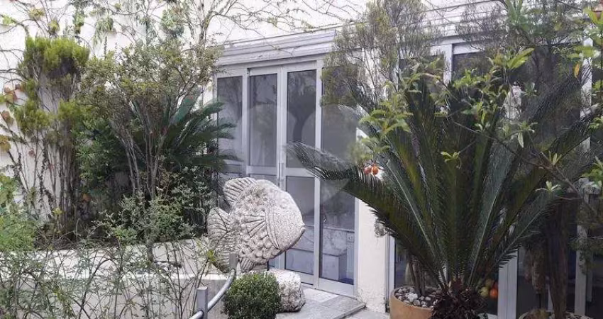 Ótima casa comercial c/ 300 m2 e 5 vagas p/ auto , no melhor ponto de pinheiros ao lado do metrô