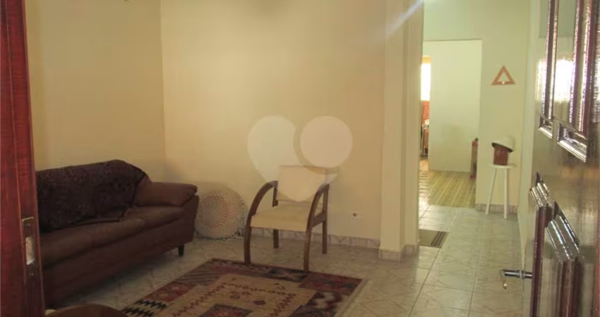 Casa à venda com localização privilegiada próxima à Vila Mariana