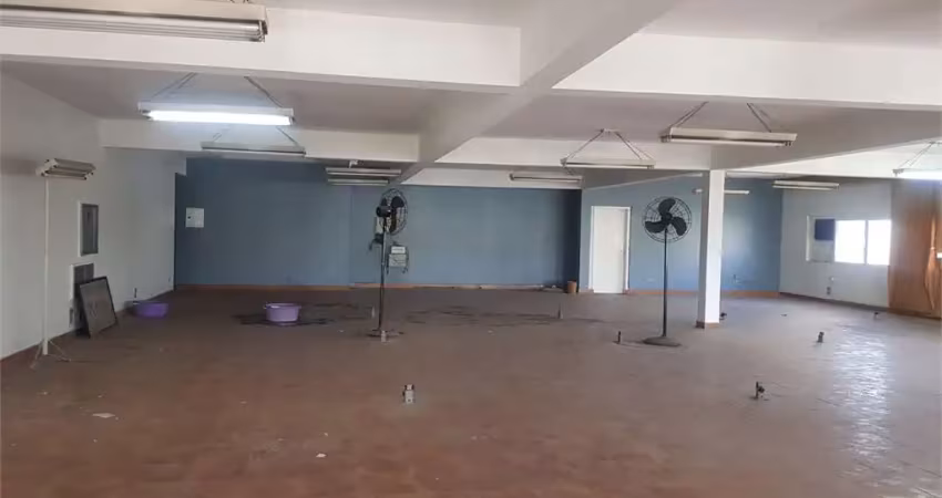 Barracão / Galpão / Depósito para alugar na Rua Hugo D'Antola, --, Lapa, São Paulo