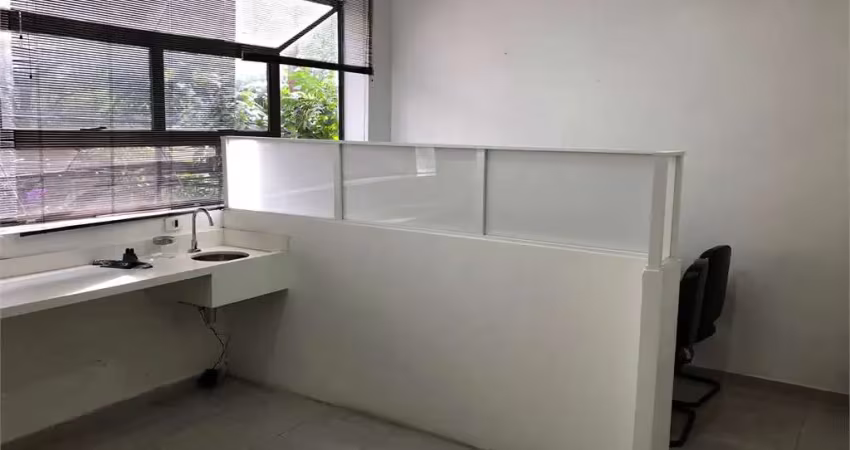 Comercial para locação no itaim. pé na calçada. casa de 2 andares, pode alugar separadamente.