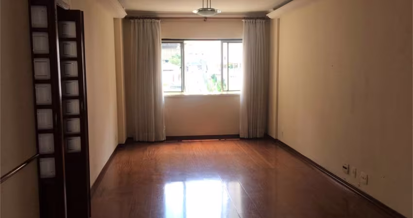 Apartamento a venda na Vila Mariana com 3 quartos.