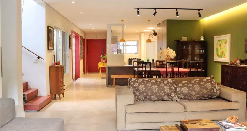 Casa Nova na Saúde c/380m2 de construção - 6 Quartos/4 suítes/4 Vagas na garagem