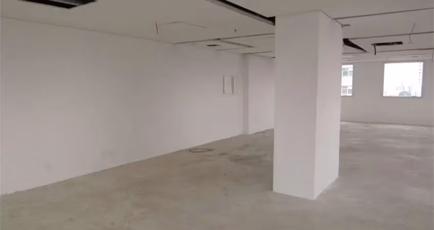 Andar alto, compostos por 8 conjuntos cada andar, totalizando 324m² e 11 vagas de garagem por andar.
