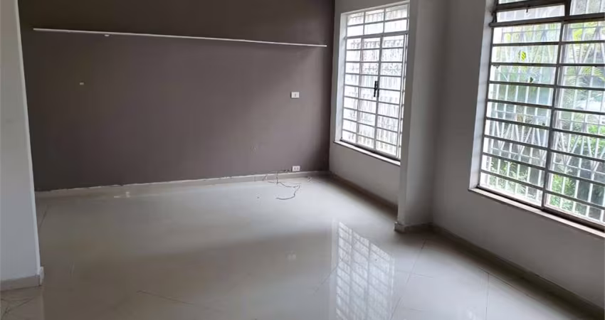 Casa que precisa de reforma.