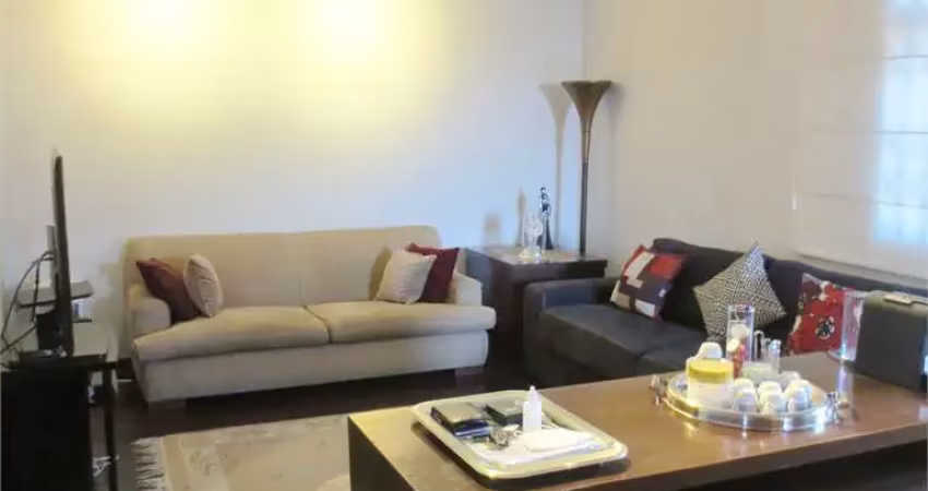 Casa térrea à venda na saúde c/ 170m2 de construção - 3 quartos/1 suíte/4 vagas na garagem