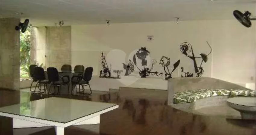 Apartamento na Vila Olímpia com 3 dormitórios (uma suíte), 2 banheiros e 91m², Estuda Permuta.