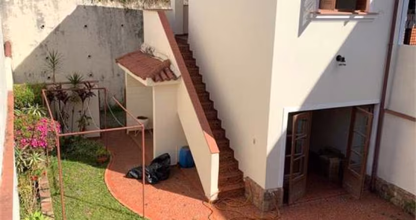 Casa à venda na Aclimação de 190m² com 3 dormitórios e 2 vagas.
