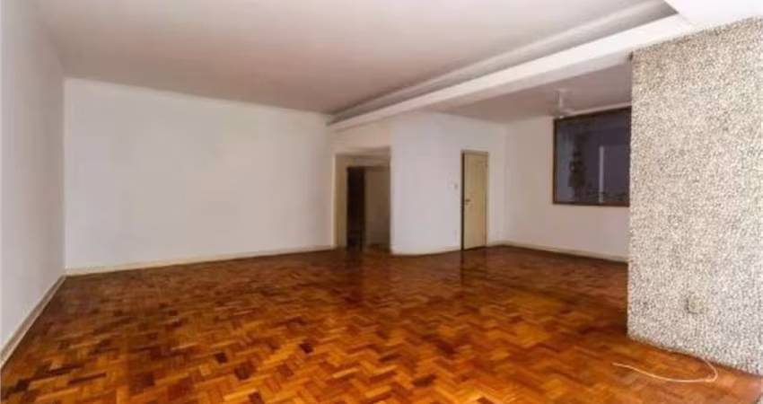 Apartamento de 253m2, 4 dormitorios para reformar em Higienópolis.