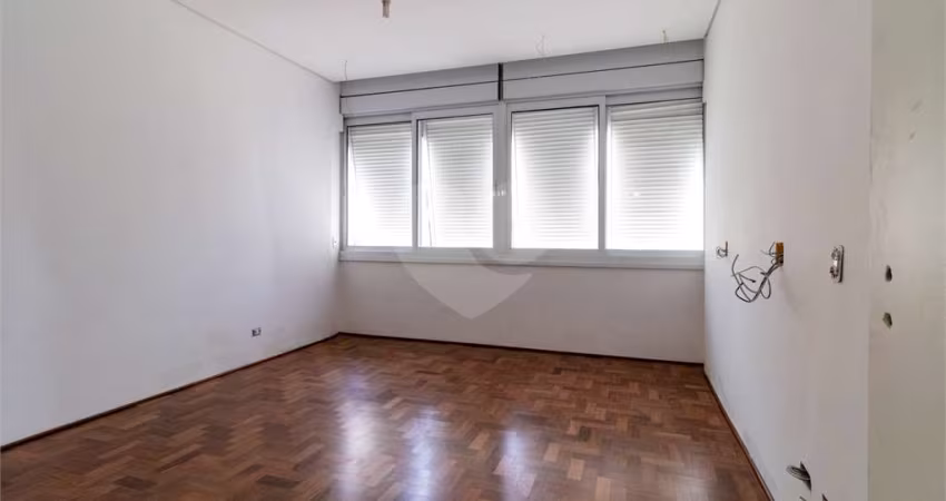 Apto a venda na Avenida Paulista  condominio três  Marias