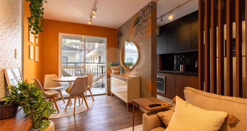 Apartamento MOBILIADO à venda de 59 m² na Chácara Klabin com 2 quartos sendo 1 suíte e 1 vaga.