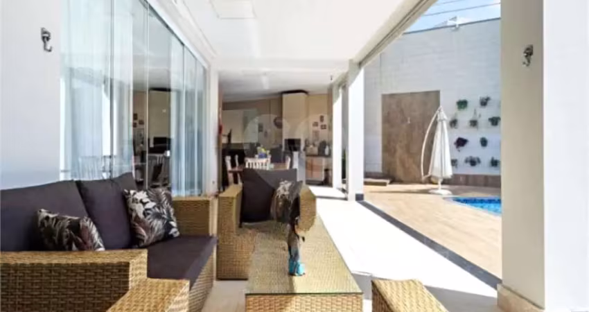 Casa 5 dormitórios ( suíte) -5 vagas de garagem -piscina - totalmente reformada