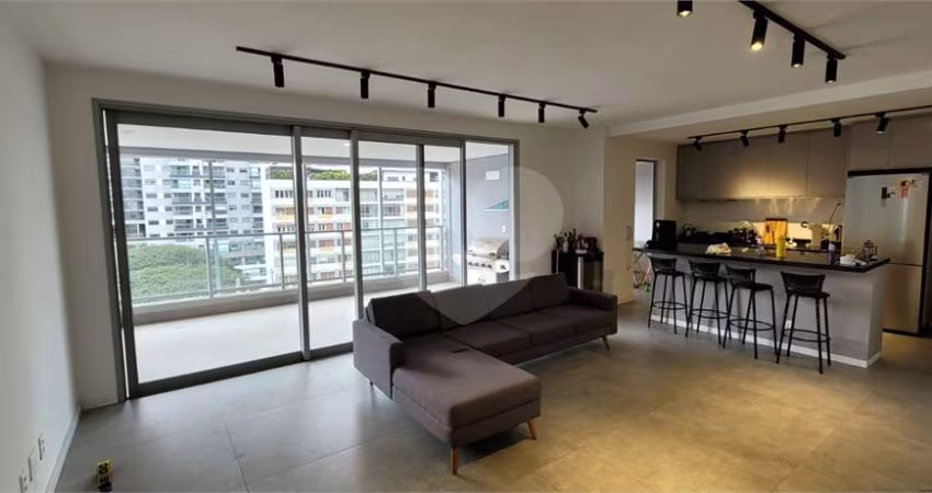 Apartamento venda Pinheiros 124m², 3 dormitórios, suíte, varanda gourmet, 2 vagas, Novo