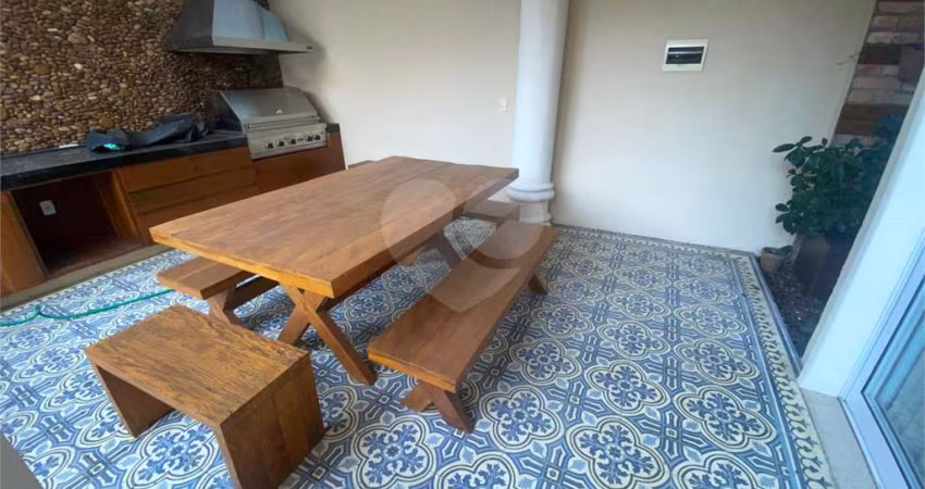 Casa em condominio com 289 m2, 3 suítes, piscina e 4 vagas, a venda em Moema