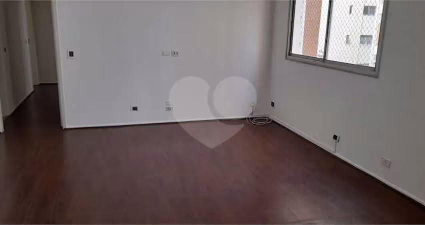 Apartamento com 3 quartos à venda na Rua Gaivota, --, Moema, São Paulo
