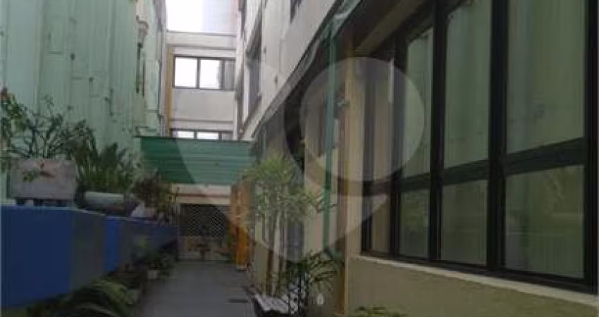 Prédio Comercial Grande à Venda na Saúde | Pronto para Escolas e Faculdades