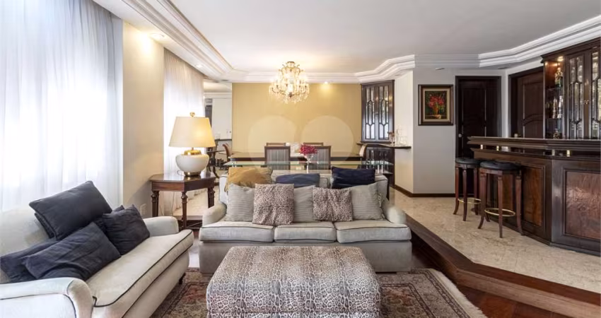 Apartamento com 3 dorms (1 suíte) e 4 vagas no Jardim Paulista