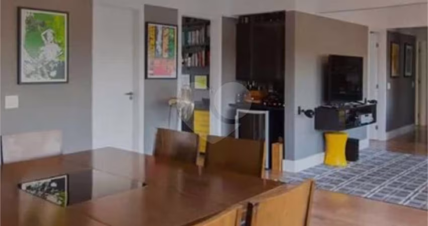 Apartamento a venda em andar alto, com 127 m2, 3 quartos (1 suíte) e 1 vaga