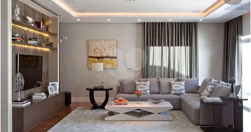 Casa com 4 suítes em Alto de Pinheiros