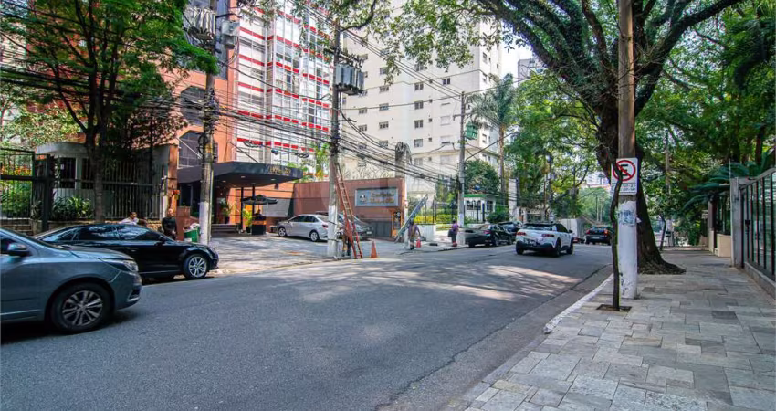 Apartamento à venda de 118 m² no Jardim Paulista de 3 quartos sendo 1 suíte e 1 vaga grande.