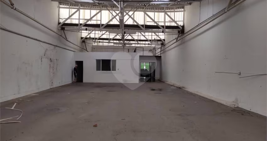 EXCELENTE GALPÃO NA RUA CARDEAL ARCOVERDE - 10 X 45 m - EXCELENTE LOCALIZAÇÃO!!!