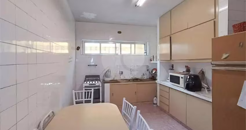 Casa de 197m² 3 dormitórios, 1 suíte, garagem na vila mariana