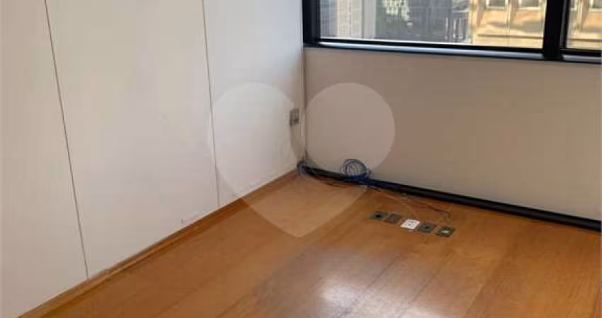 Sala comercial à venda ou locação na Av. Paulista, 77m² e 1 vaga