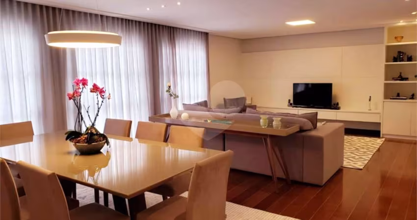 Neo clássico Apartamento Reformado com 4 quartos e 2 vagas