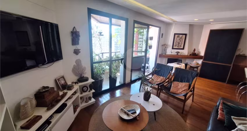 Apartamento em Moema 130m, reformado, 3 suites 2 vagas