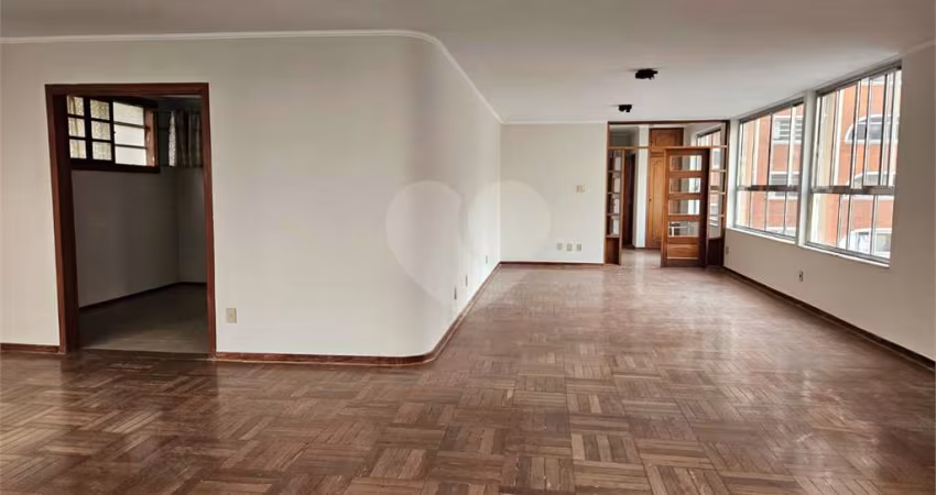 AMPLO APARTAMENTO COM 3 DORMITORIOS, SENDO 1 SUITE E 2 VAGAS NOS JARDINS