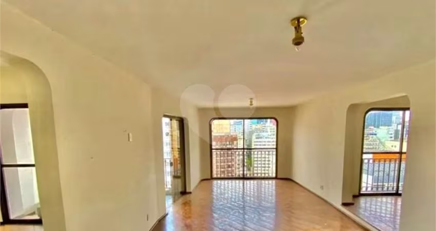 Apt em andar alto para deixar do seu jeito nos Jardins