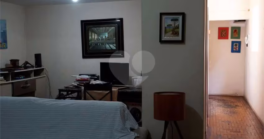 Casa residencial com excelente localização, perto de 03 estações e 800M do parque.