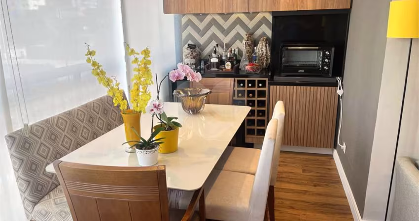 Apartamento à venda na Saúde-SP, com dois quartos sendo uma suíte, dois banheiros, duas vagas.