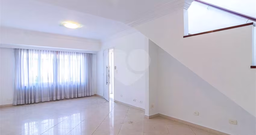 Sobrado charmoso de 113m2, living 2 ambientes, 2 suítes, 2 vagas, no Brooklin.