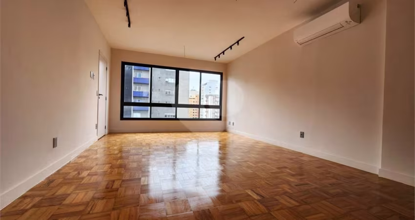 Apartamento à Venda reformado com 3 dorms e 1 vaga na Vila Nova Conceição