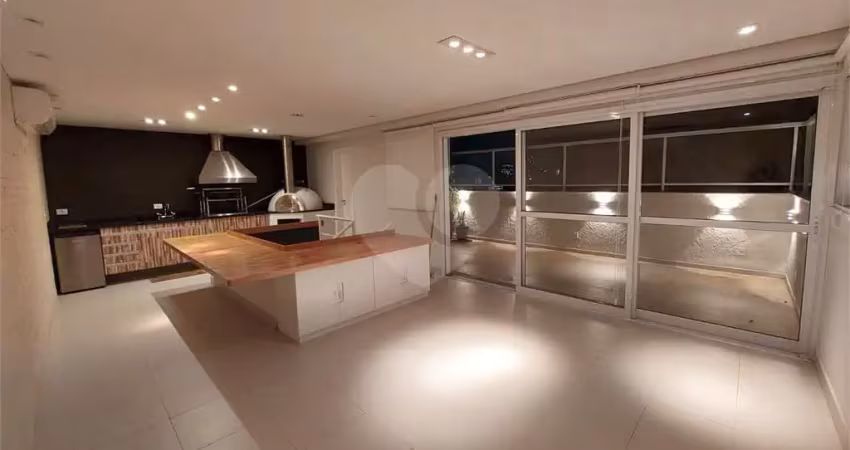 Cobertura triplex 2 suítes  2 vagas  182m²  Itaim Bibi