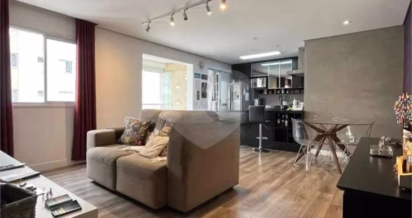 Apartamento com 83m² - 3 quartos sendo 1 suite, andar alto, varanda, lazer maravilhoso
