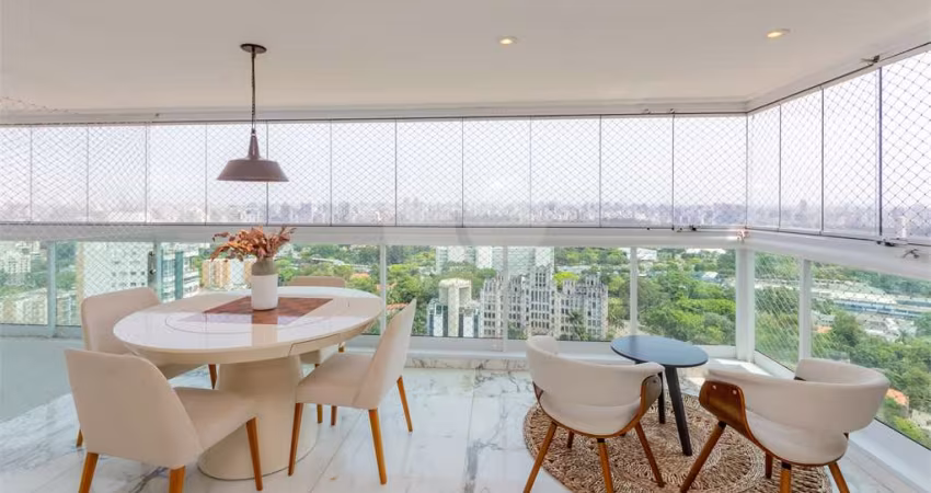 Cobertura à venda de 350m² com 4 dormitórios, 3 suites, 5 banheiros e 6 vagas