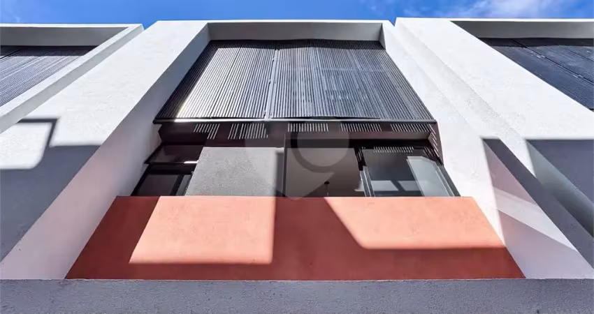 Townhouse em condomínio fechado na Vila Madalena, recém entregue 225m2 3 dormitórios 1 suíte 2 vagas