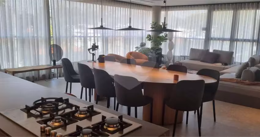 Apartamento á venda no jardim paulista a 250 m do parque ibirapuera - 3 suítes, 3 vagas, com varanda